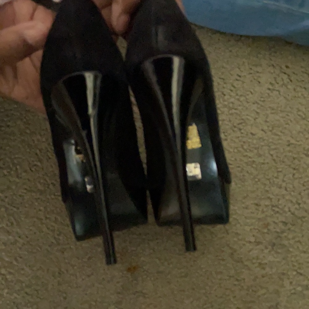 Heels - Picture 3 of 3